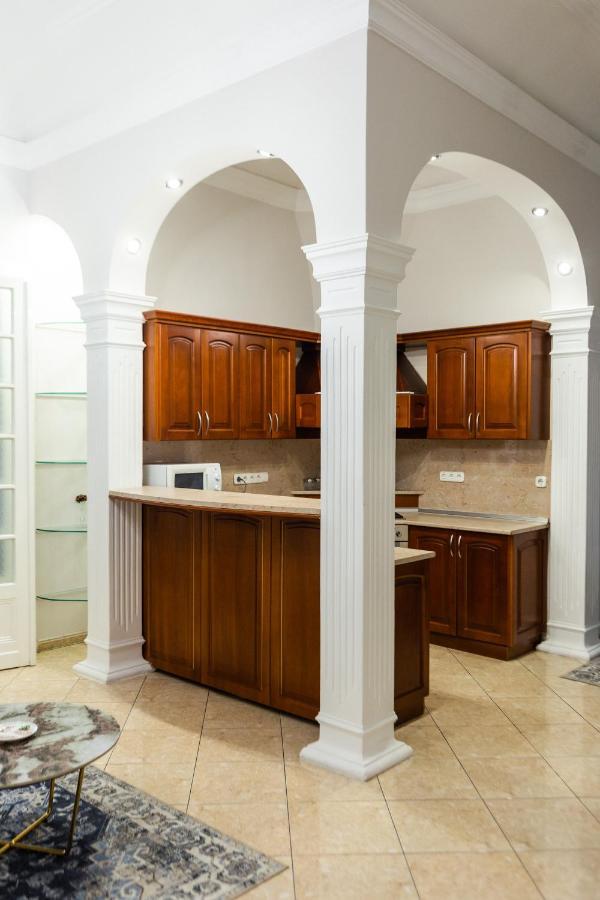 Luxury Downtown 3 Bedroom Apartment By Synagoge With Beautiful View Будапеща Екстериор снимка