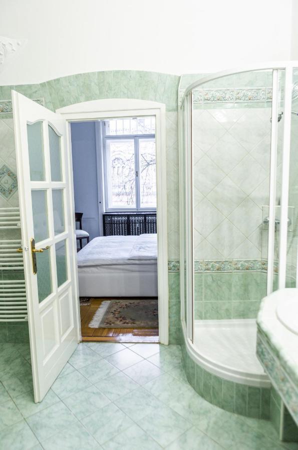 Luxury Downtown 3 Bedroom Apartment By Synagoge With Beautiful View Будапеща Екстериор снимка