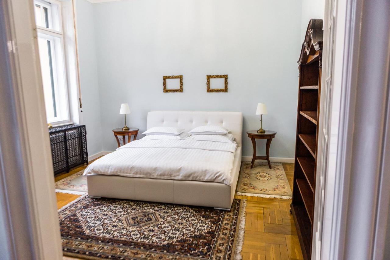 Luxury Downtown 3 Bedroom Apartment By Synagoge With Beautiful View Будапеща Екстериор снимка