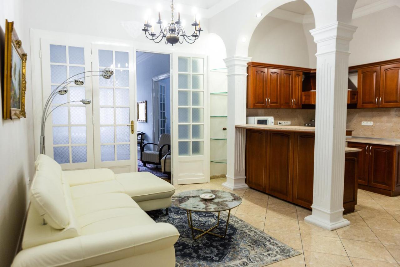 Luxury Downtown 3 Bedroom Apartment By Synagoge With Beautiful View Будапеща Екстериор снимка