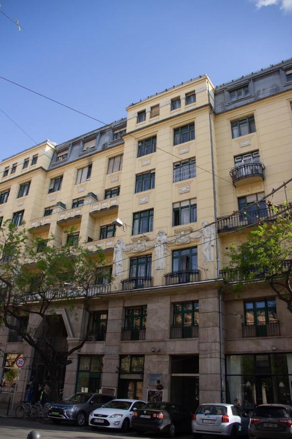 Luxury Downtown 3 Bedroom Apartment By Synagoge With Beautiful View Будапеща Екстериор снимка